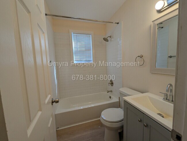 Building Photo - Charming 2 Bedroom Duplex Unit in Atlanta!