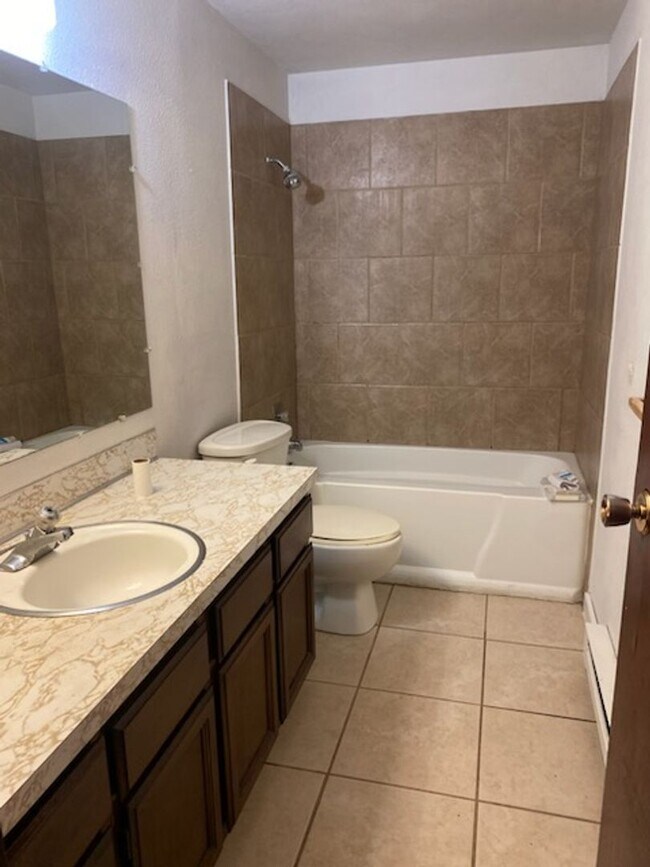 Building Photo - L996