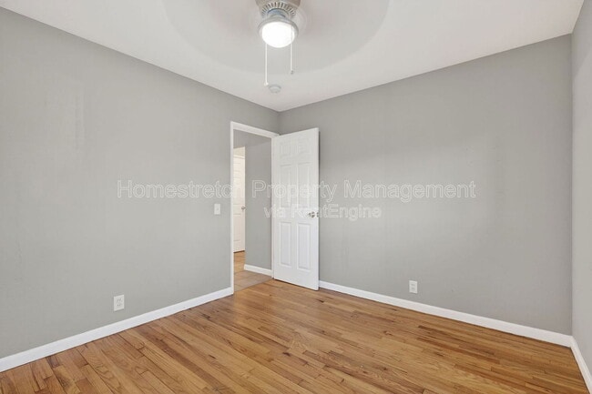 Building Photo - 2385 Greenbriar Dr