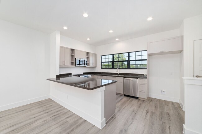 Building Photo - 11924 N Hoa Sen Cir