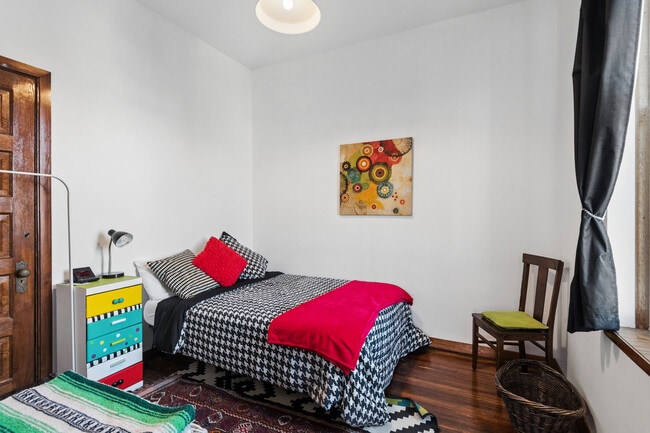 Building Photo - 4057 N Damen Ave