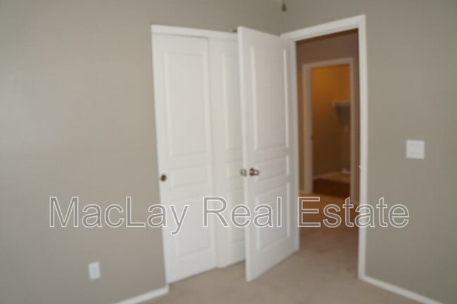 Building Photo - 7038 W Mercer Ln
