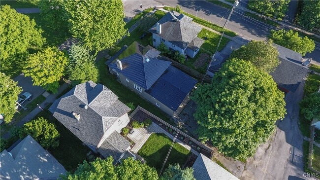 Building Photo - 216 Park Dr W