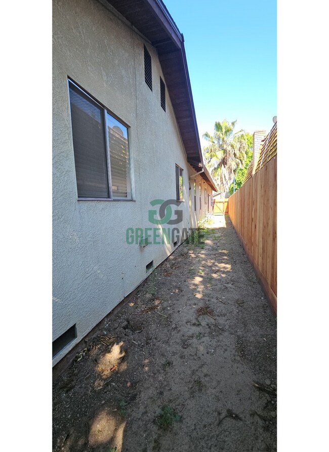 Building Photo - 3509-3511 Dragoo Park Dr.
