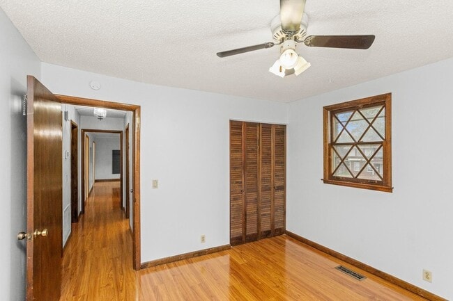 Building Photo - 2909 Cherry Hills Dr