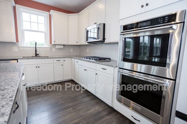 Building Photo - 2425 Morgans Point Dr