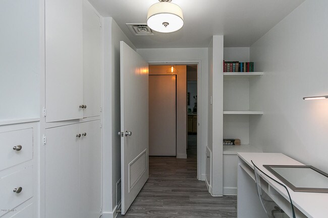 Building Photo - 6125 E Indian School Rd