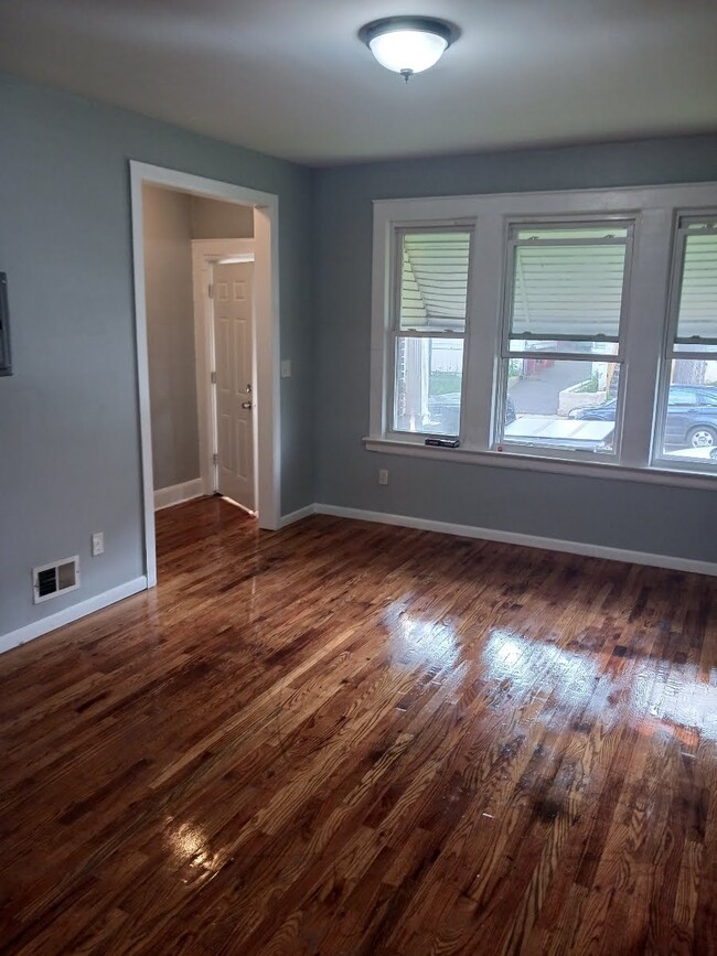 Building Photo - 281 Schley St