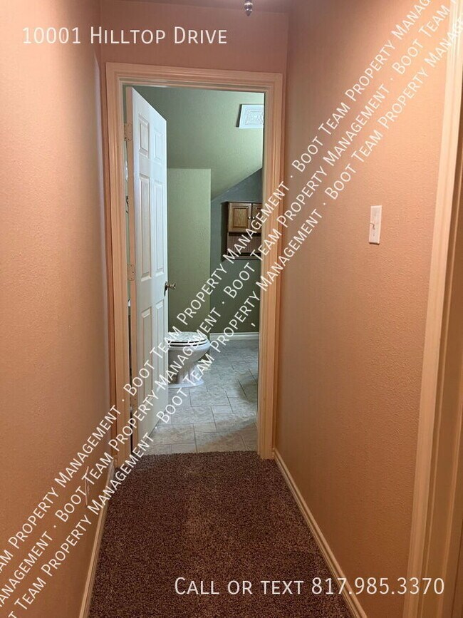 Building Photo - 10001 Hill Top Dr