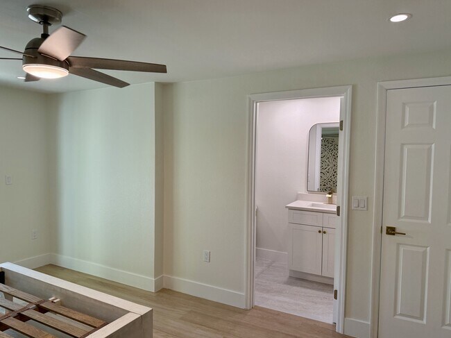 Building Photo - 156 N Boulevard of the Presidents