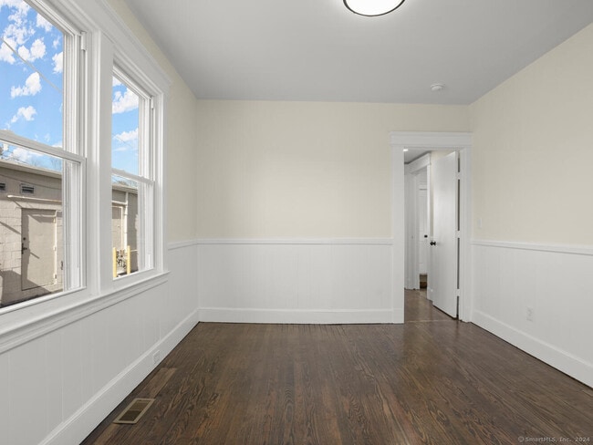 Building Photo - 99 Noble Ave