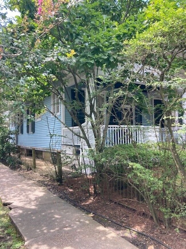 Building Photo - 739 Pine St