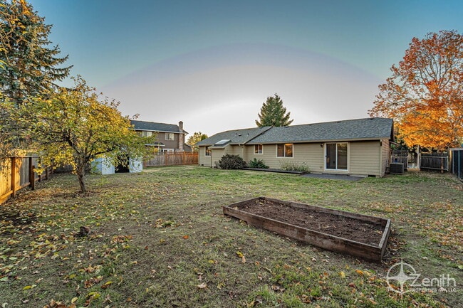 Building Photo - 1401 SE Park Crest Ave
