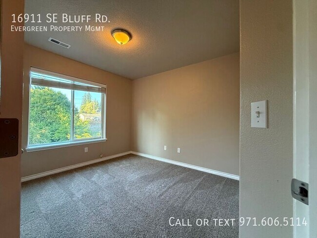 Building Photo - 16911 SE Bluff Rd