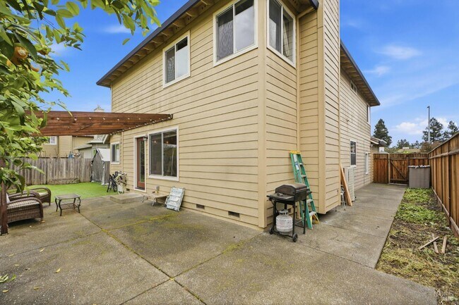 Building Photo - 1731 Walnut Creek Dr