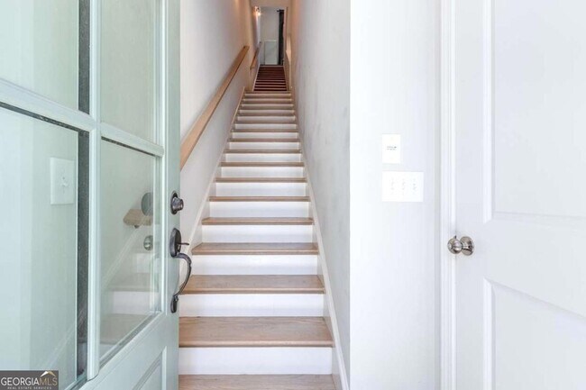 Building Photo - 912 Brees Ct