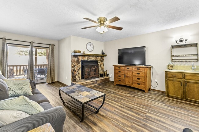 Building Photo - 214 Metz Dr