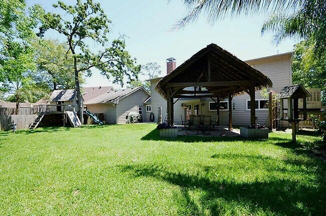 Building Photo - 3202 Bayou Dr