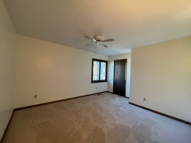 Building Photo - Baker Woods Home!