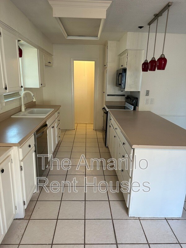 Building Photo - 5100 Mesa Cir