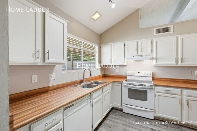 Building Photo - 745 N Hazelton Dr