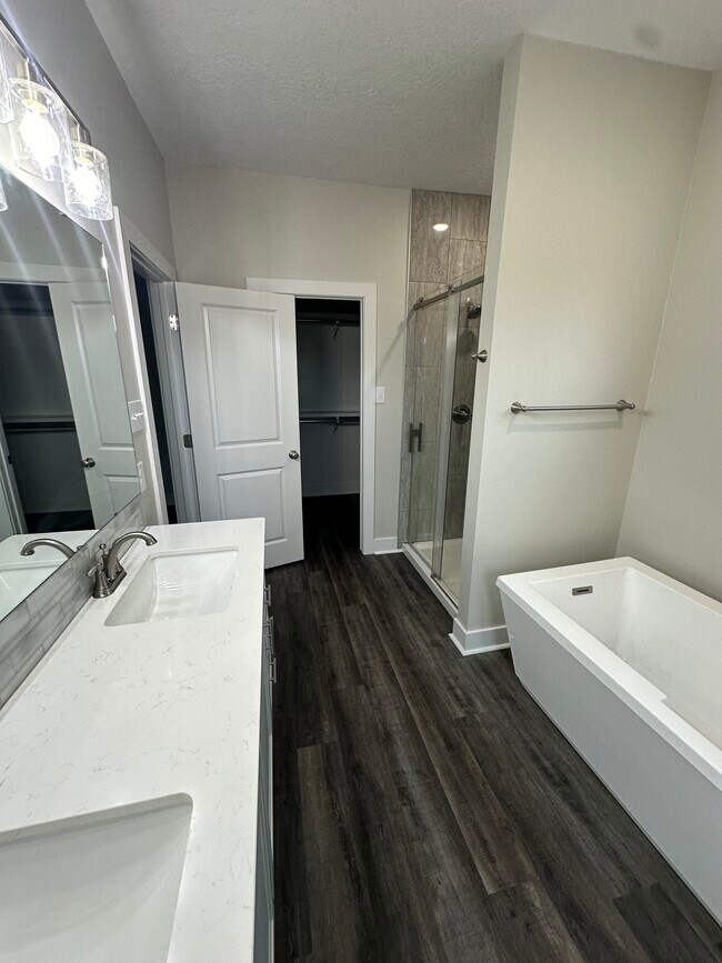 Building Photo - 1713 Bilbo St