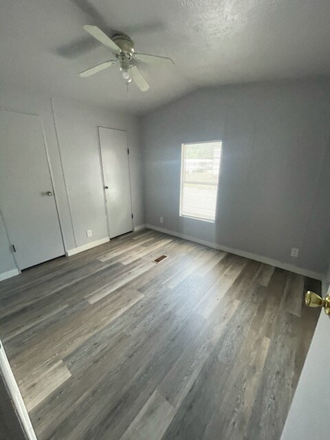 Building Photo - 2 bedroom 1 bath mobile home