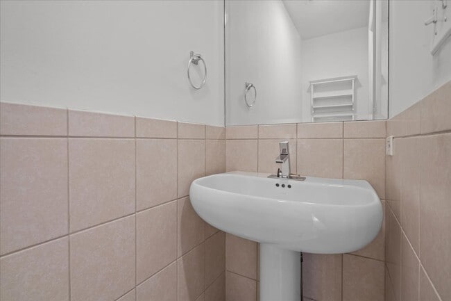 Building Photo - 62 E Center Ave