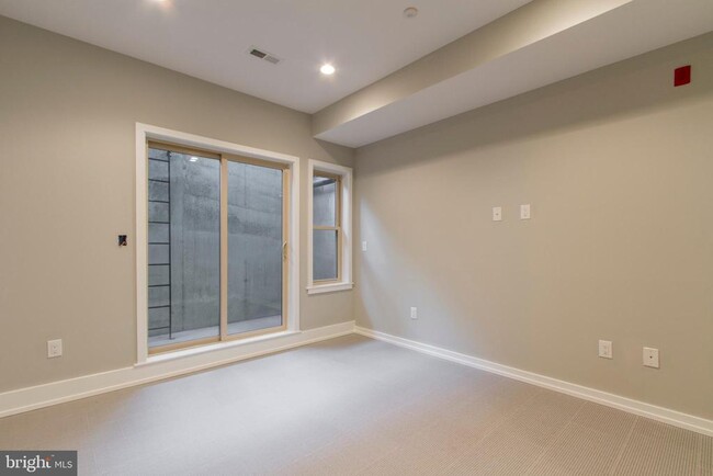 Building Photo - 908 S 21st St