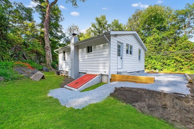 Building Photo - 2091 Maple Ave