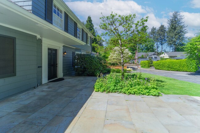 Building Photo - Enchanting Portland Heights 5BD House: You...