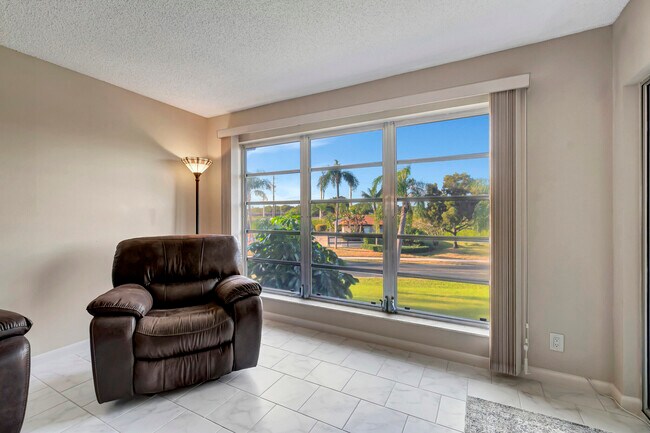 Building Photo - 5943 Areca Palm Ct