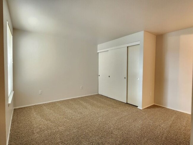 Building Photo - 1285 NW 183rd Ave