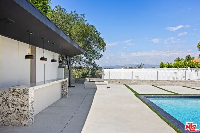 Building Photo - 16851 Encino Hills Dr