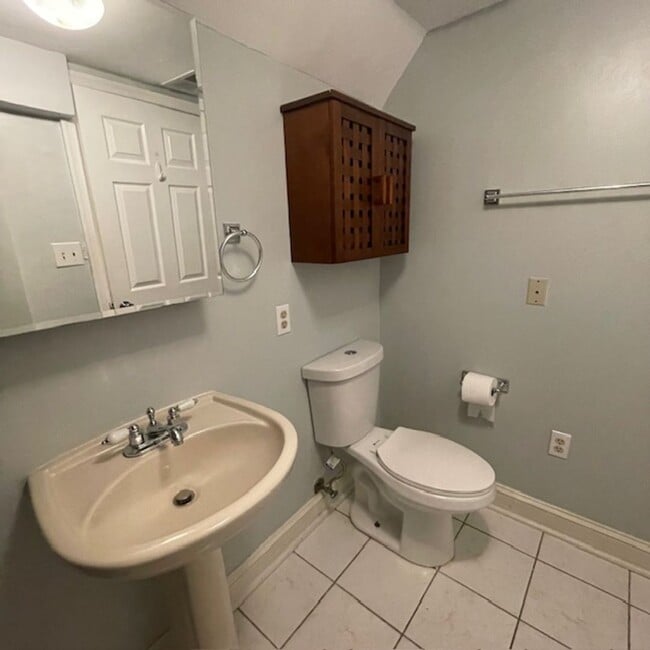 Building Photo - Logan/Shaw - Spacious 3 Bedroom, Two Bath Apartment