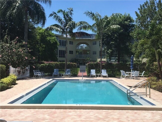 Primary Photo - 1100 Ponce De Leon Cir