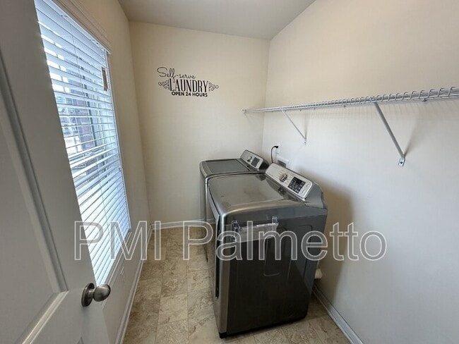 Building Photo - 933 Centennial Dr
