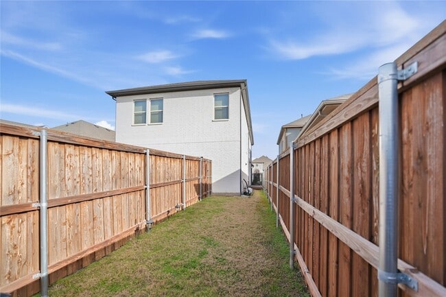 Building Photo - 1621 Rose Willow Wy