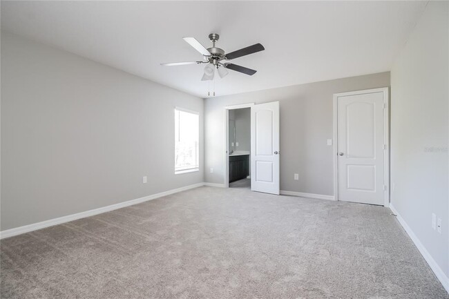 Building Photo - 127 Tulip Ln