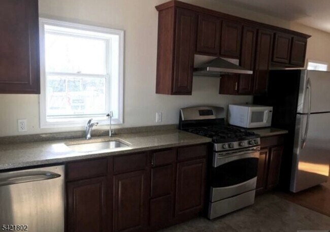 Building Photo - 237 Closter Dock Rd