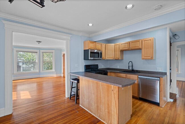 Building Photo - 809 Edgewood Ave