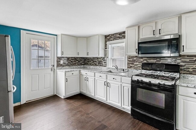 Building Photo - 14 Zane St