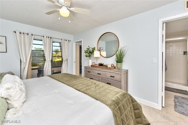 Building Photo - 3655 Boca Ciega Dr