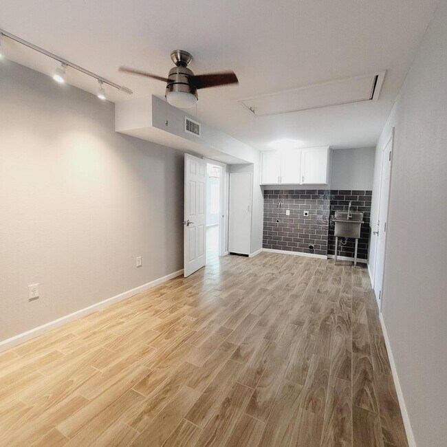 Building Photo - 14014 N Cameo Dr