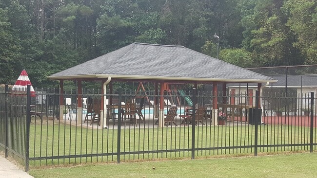 Building Photo - 4BR/3BA on Large Private Wooded Lot- Woodstock