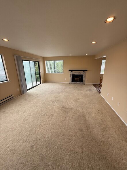 Livingroom - 1602 Naval Ave