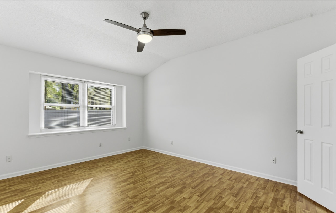 Building Photo - 8510 Majestic Oaks Dr S