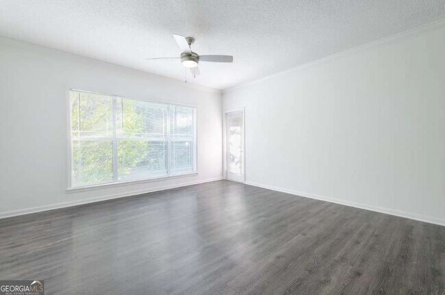 Building Photo - 2500 Shallowford Rd