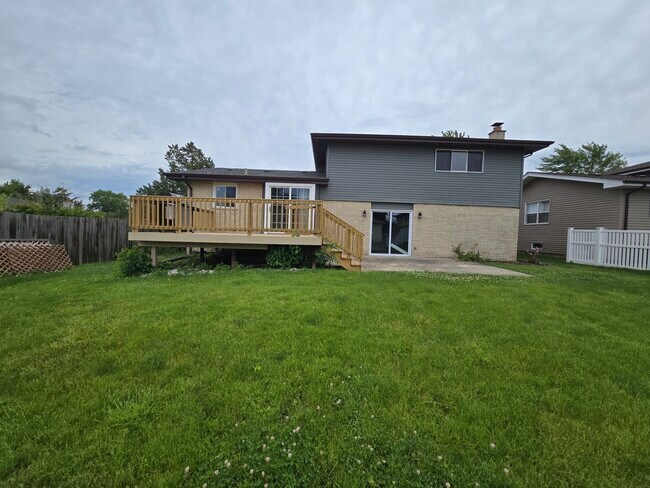Building Photo - 15542 Sierra Dr