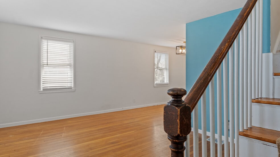 Building Photo - 7 Shangri La Ln